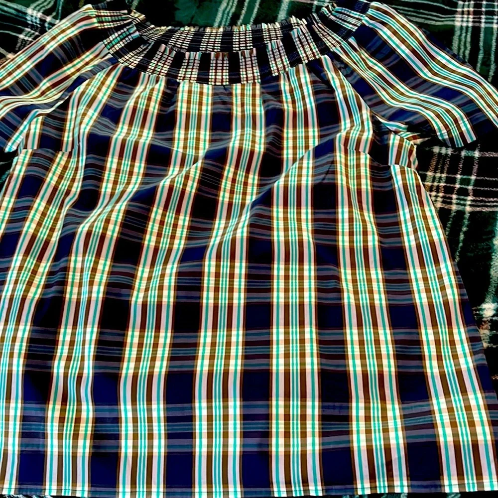 NWOT Talbots Women’s blue and green off the shoulder top, size large.